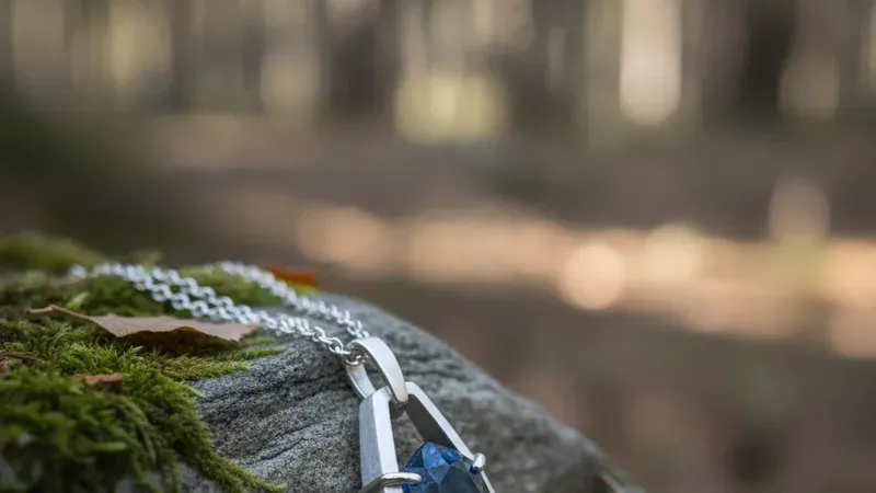 Pendentif saphir moderne : comment choisir le vôtre